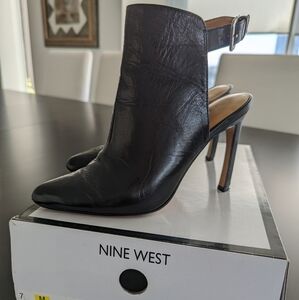 Nine West women's size 7M black leather closed toe open back booty